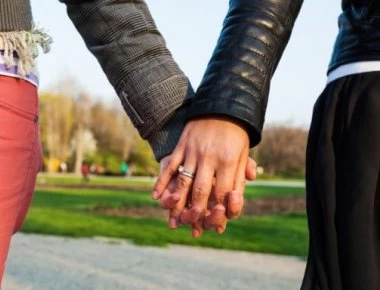 «Με έχει φλερτάρει γυναίκα μέσω του Facebook και μου είπε ότι πρέπει να τα δοκιμάζουμε όλα σ’ αυτή την ζωή» (βίντεο)